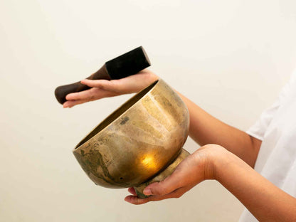 Pedestal Singing Bowl - Base Note C#4 280 Hz