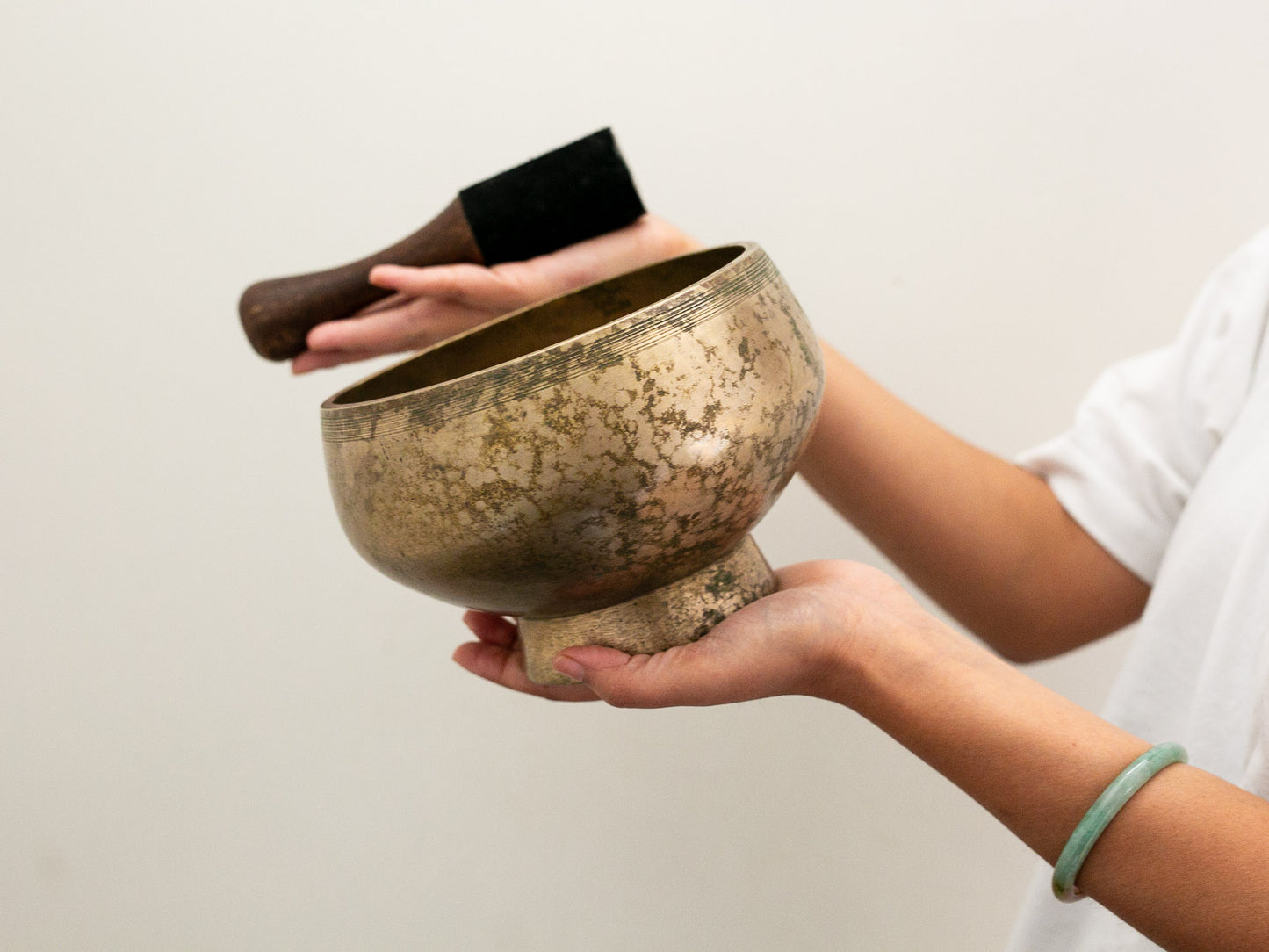 Pedestal Singing Bowl - Base Note D#4 306 Hz