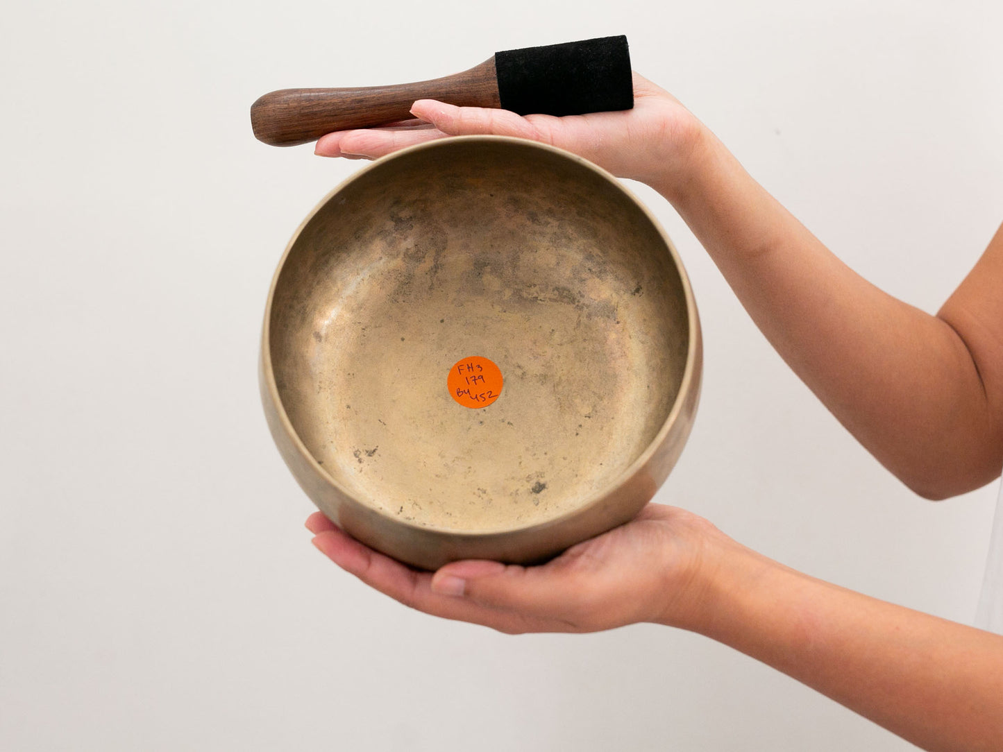 Remuna Singing Bowl - F#3 (179 Hz)