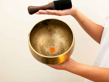 Pedestal Singing Bowl - Base Note C#4 280 Hz