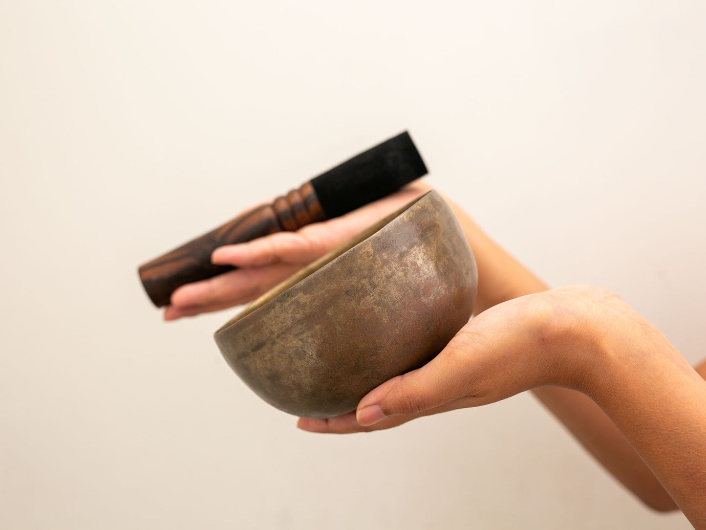 Small Tara Singing Bowl - Base Note E4 (322)