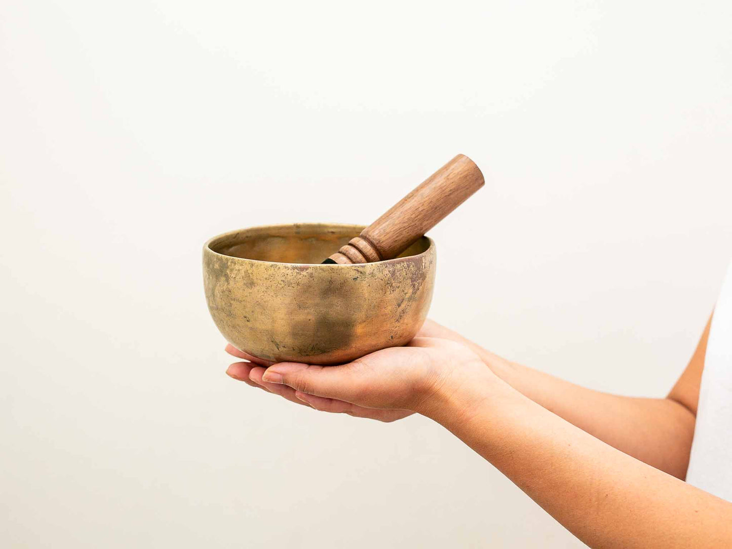 Tara Singing Bowl - Base Note E4 (332 Hz)