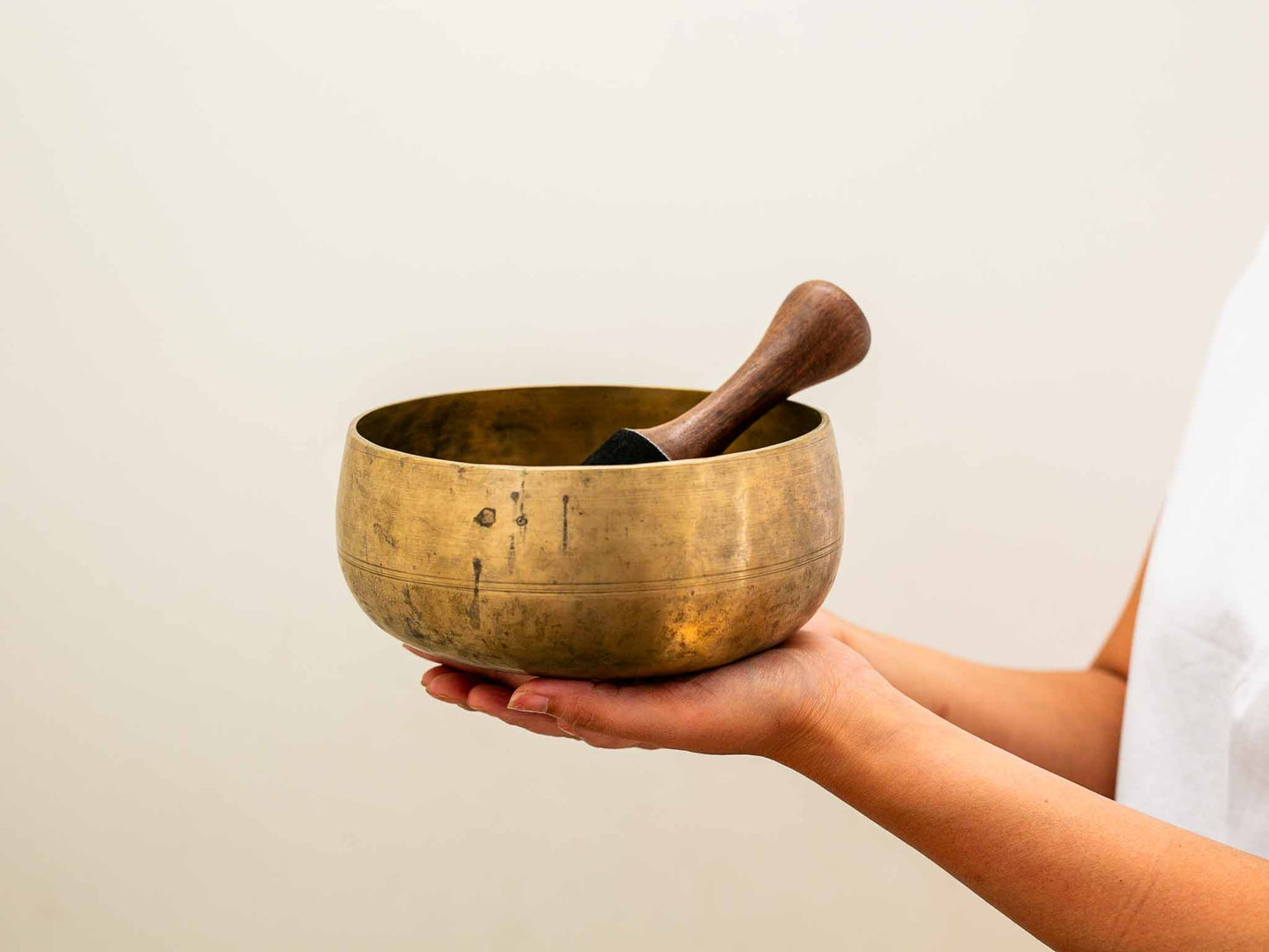 Remuna Singing Bowl - F#3 (184 Hz)