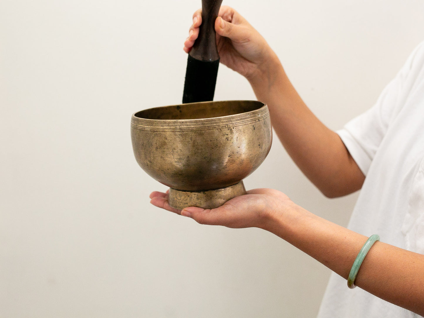 Pedestal Singing Bowl - Base Note C#4 269 Hz