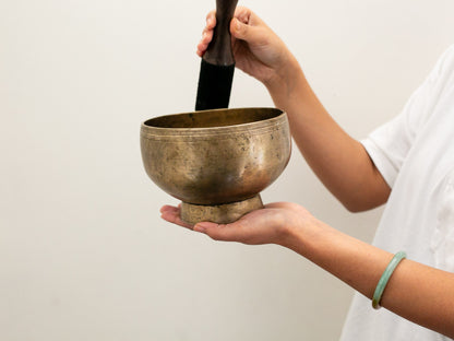 Pedestal Singing Bowl - Base Note C#4 269 Hz