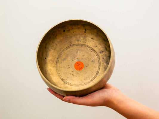 Remuna Singing Bowl - F#3 (184 Hz)