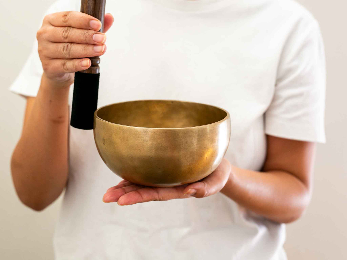 Hand Hammered Singing Bowl - Base Note E4 324