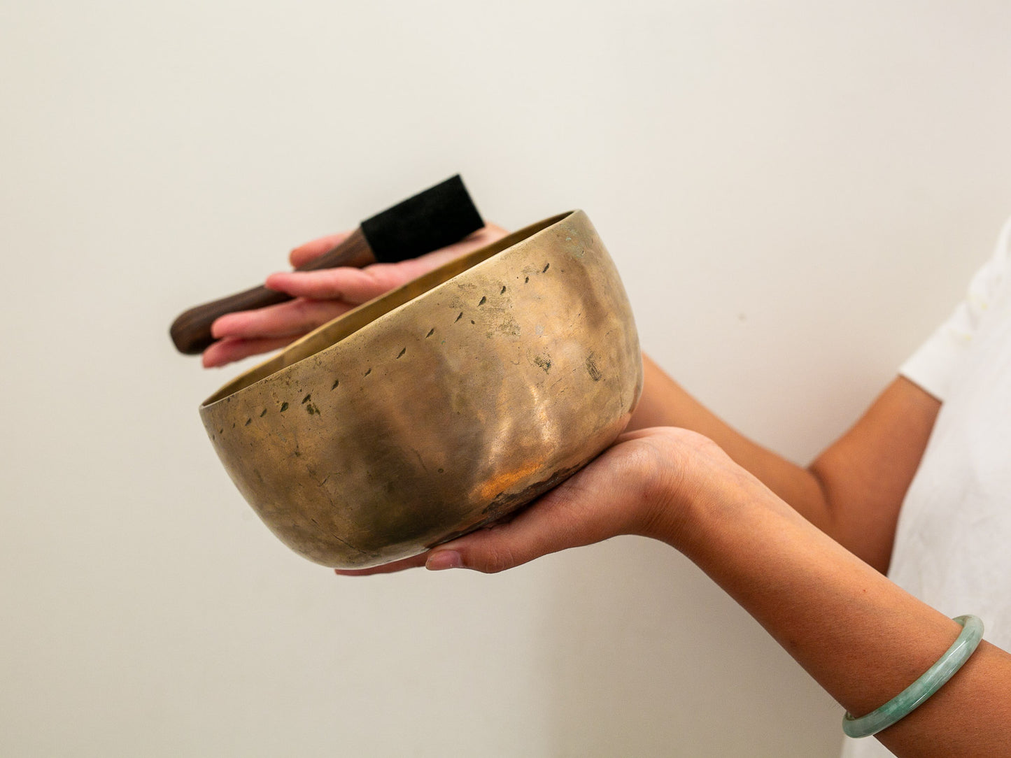 Tara Singing Bowl - Base Note F#3 (186 Hz)