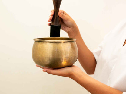 Unusual Singing Bowl A#3 453 Hz