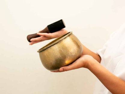 Unusual Singing Bowl A#3 453 Hz