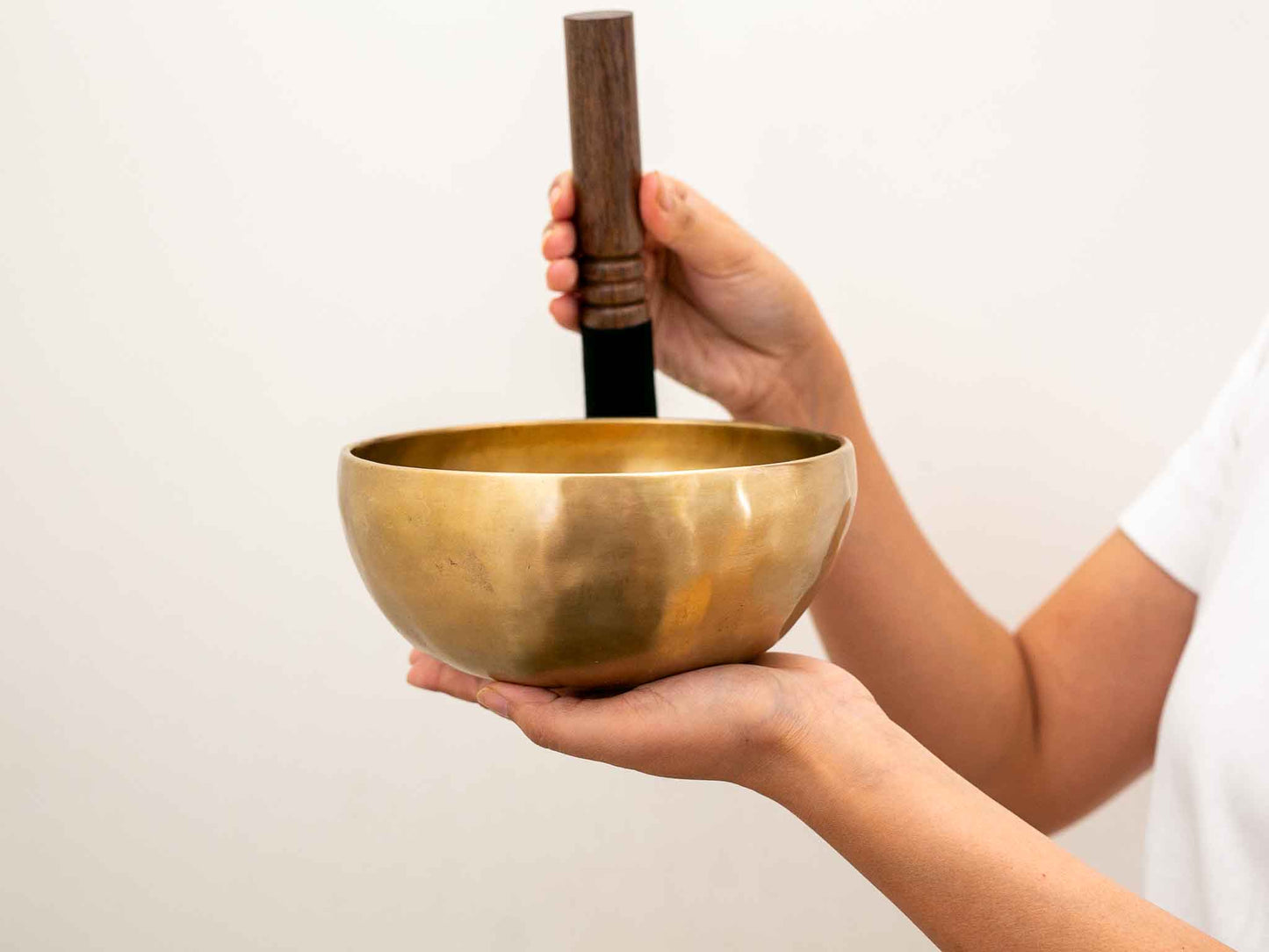 Hand Hammered Singing Bowl - Base Note C4 257