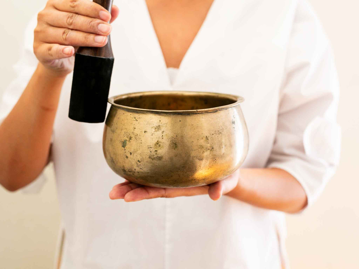 Unusual Singing Bowl A3 433 Hz