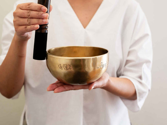 Hand Hammered Moon Singing Bowl - Base Note E4 336