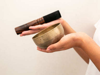 Small Tara Singing Bowl - Base Note G4 (394)