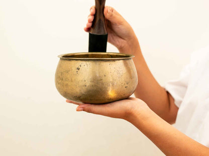 Unusual Singing Bowl A3 433 Hz
