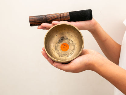 Small Tara Singing Bowl - Base Note G4 (394)