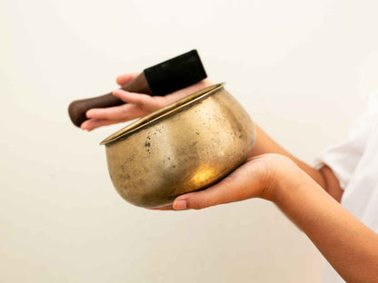 Unusual Singing Bowl A3 433 Hz