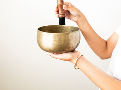 Remuna Singing Bowl - F#3 (184 Hz)