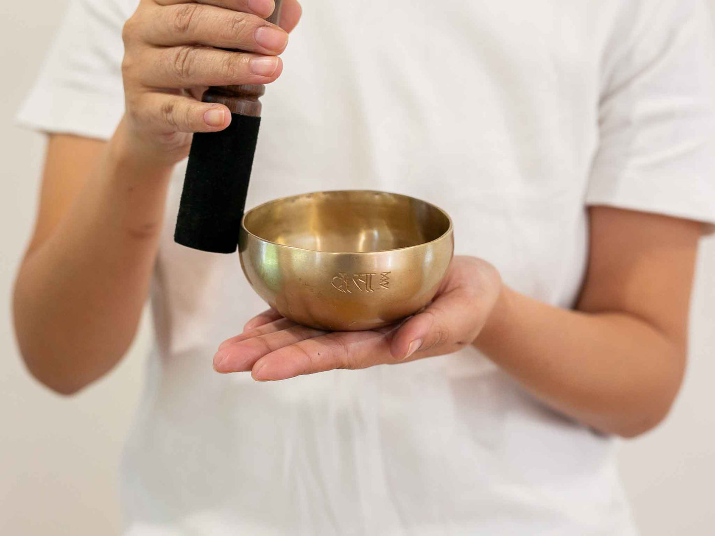 Hand Hammered Moon Singing Bowl - Base Note E5 (661) Hz