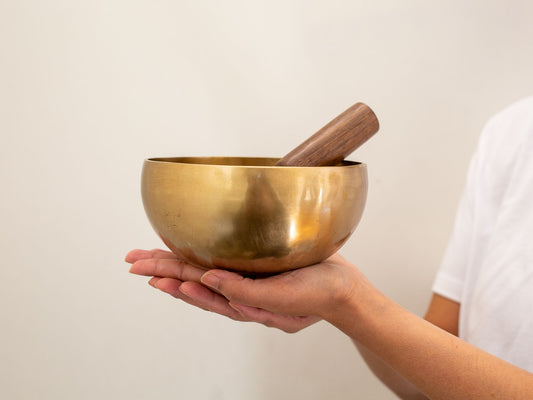 Hand Hammered Singing Bowl - Base Note C#4 272 Hz