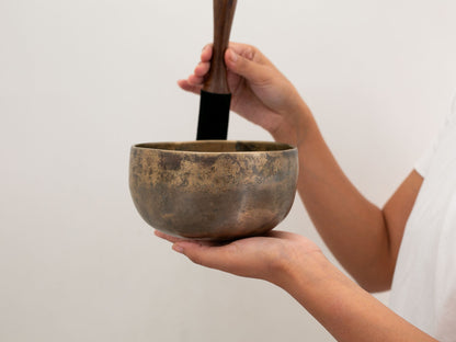 Tara Singing Bowl (thick rim) - Base Note C#4 (279 Hz)