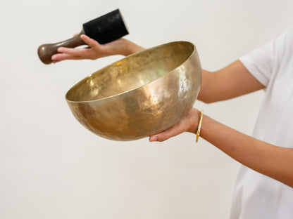 Medium Serenity Tibetan Singing Bowl - E2 80 Hz