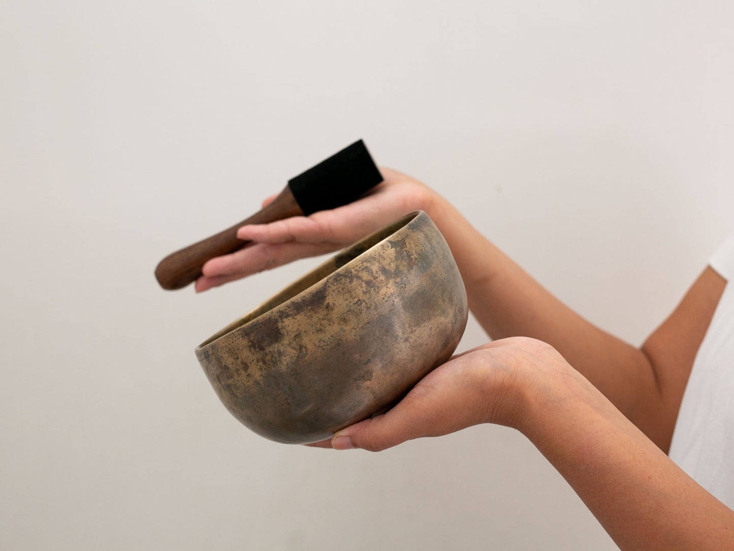 Tara Singing Bowl (thick rim) - Base Note C#4 (279 Hz)