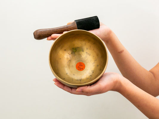 Small Hand Hammered Singing Bowl - Base note F4 (350)