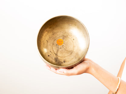 Remuna Singing Bowl - F#3 (184 Hz)