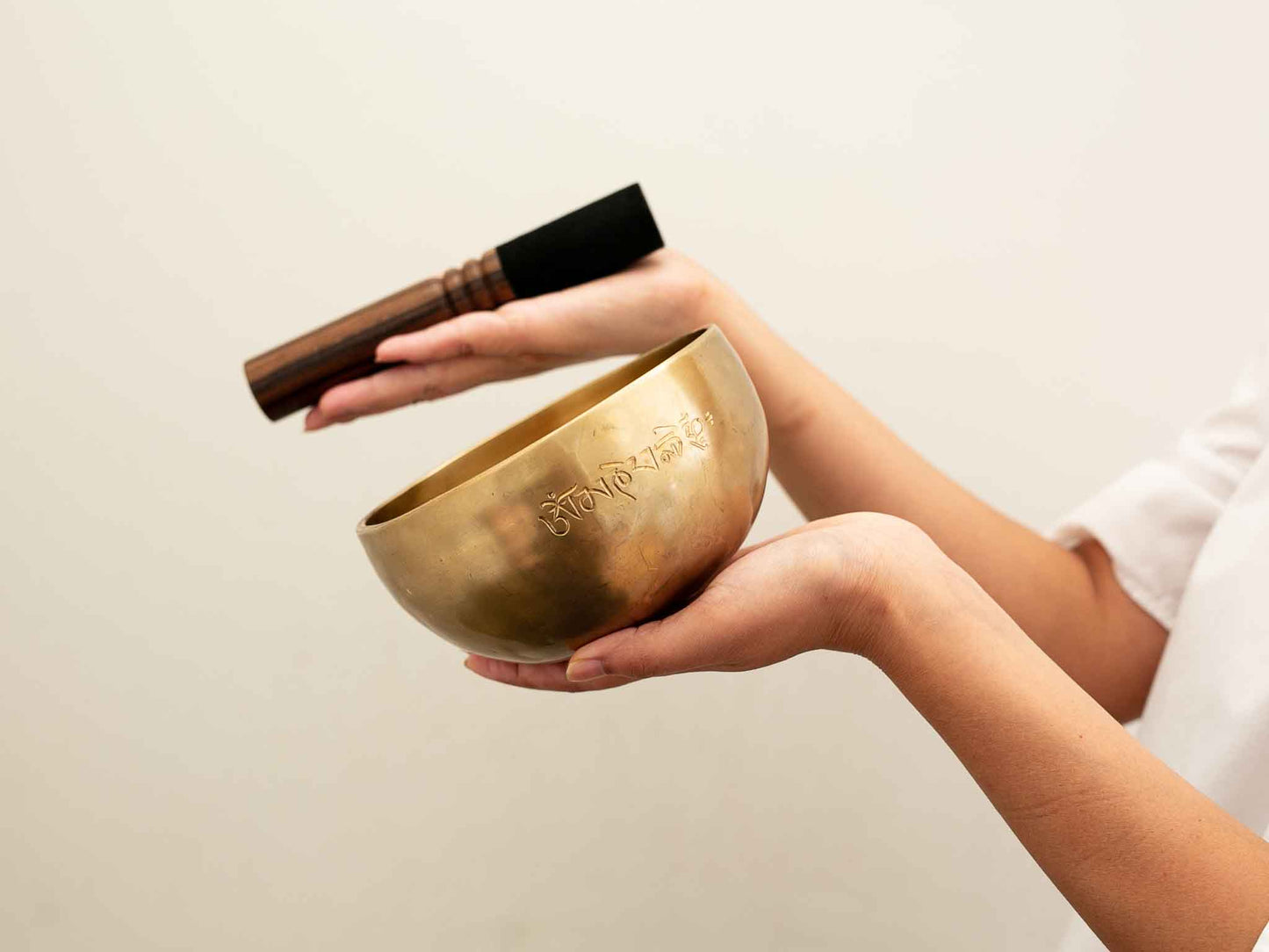 Hand Hammered Moon Singing Bowl - Base Note E4 330