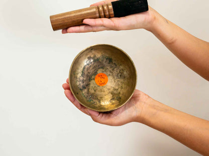Small Tara Singing Bowl - Base Note G4 (390)