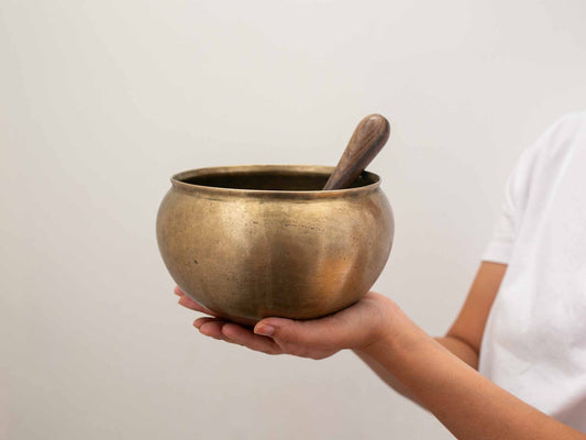 Unusual Singing Bowl D#4 311 Hz