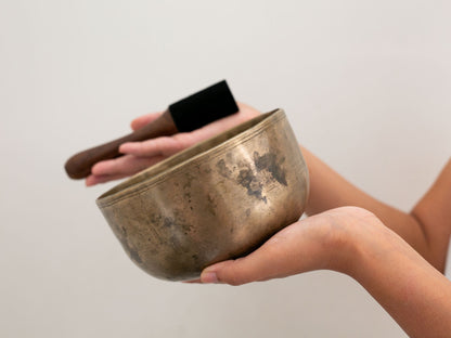 Tara Singing Bowl (thick rim) - Base Note A3 (226 Hz)