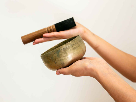 Small Tara Singing Bowl - Base Note E4 (335 Hz)