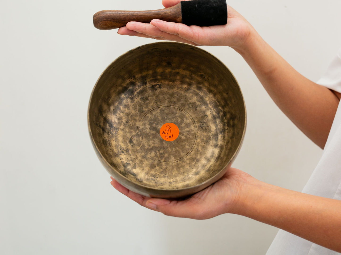 Tara Singing Bowl - Base Note F3 (171 Hz)