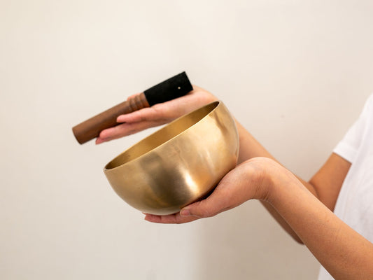 Hand Hammered Singing Bowl - Base Note D4 285 Hz