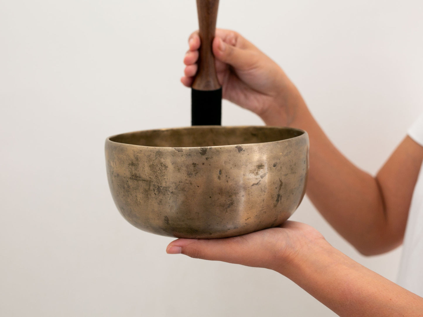 Tara Singing Bowl (thick rim) - Base Note G#3 (205 Hz)
