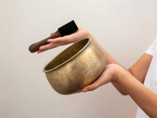 Unusual Singing Bowl G4 383 Hz