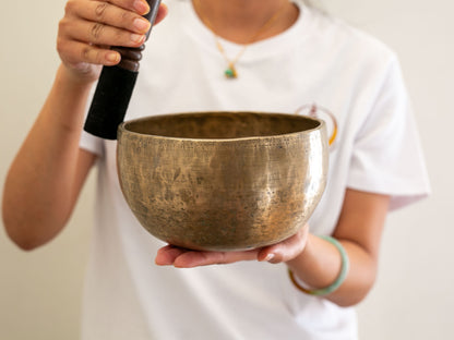 Tara Singing Bowl (thick rim) - Base Note C#4 (271Hz)