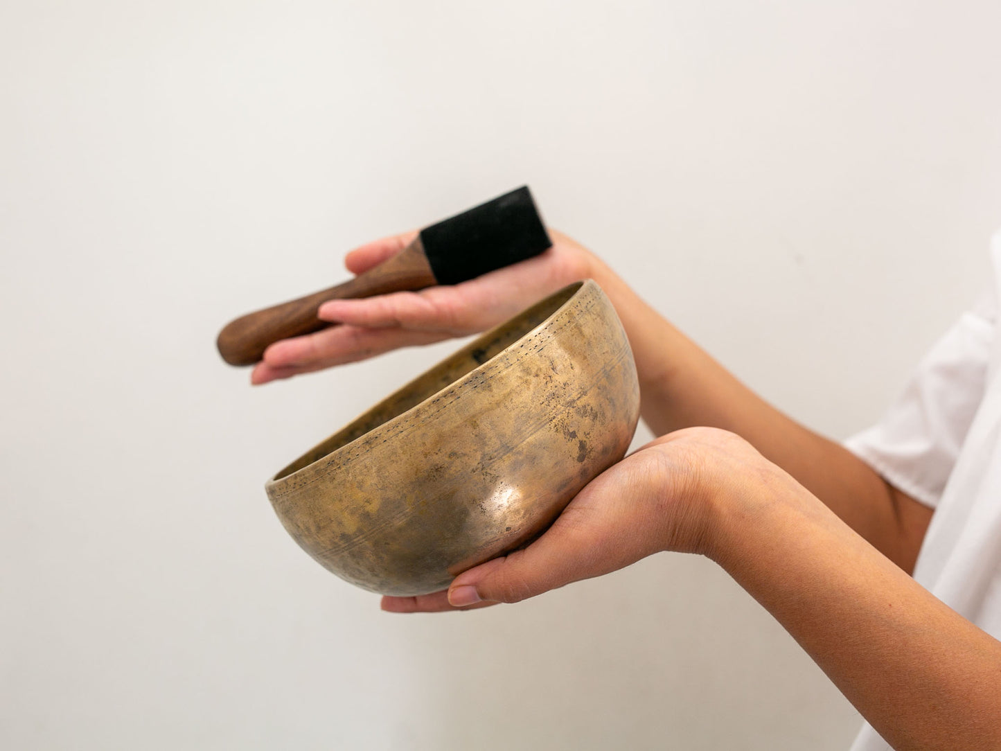 Tara Singing Bowl (thick rim) - Base Note D#4 (311 Hz)