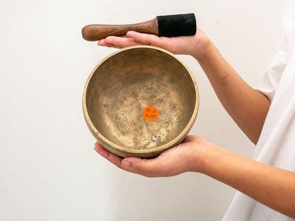 Tara Singing Bowl (thick rim) - Base Note D#4 (311 Hz)