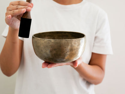 Tara Singing Bowl (thick rim) - Base Note C#4 (279 Hz)