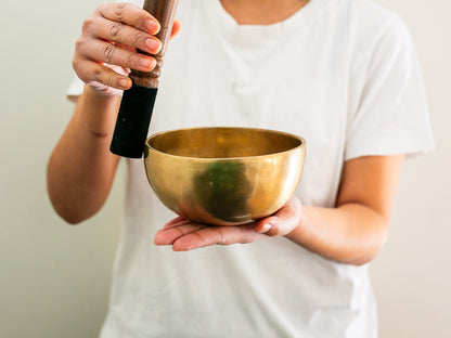 Small Hand Hammered Singing Bowl - Base note F4 (365)