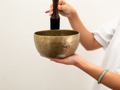 Tara Singing Bowl - Base Note F#3 (184 Hz)