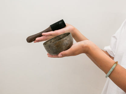 Small Tara Singing Bowl - Base Note G4 (390)