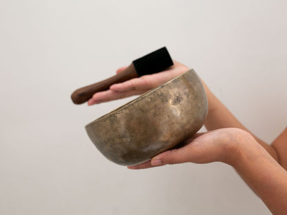 Tara Singing Bowl (thick rim) - Base Note C#4 (279 Hz)