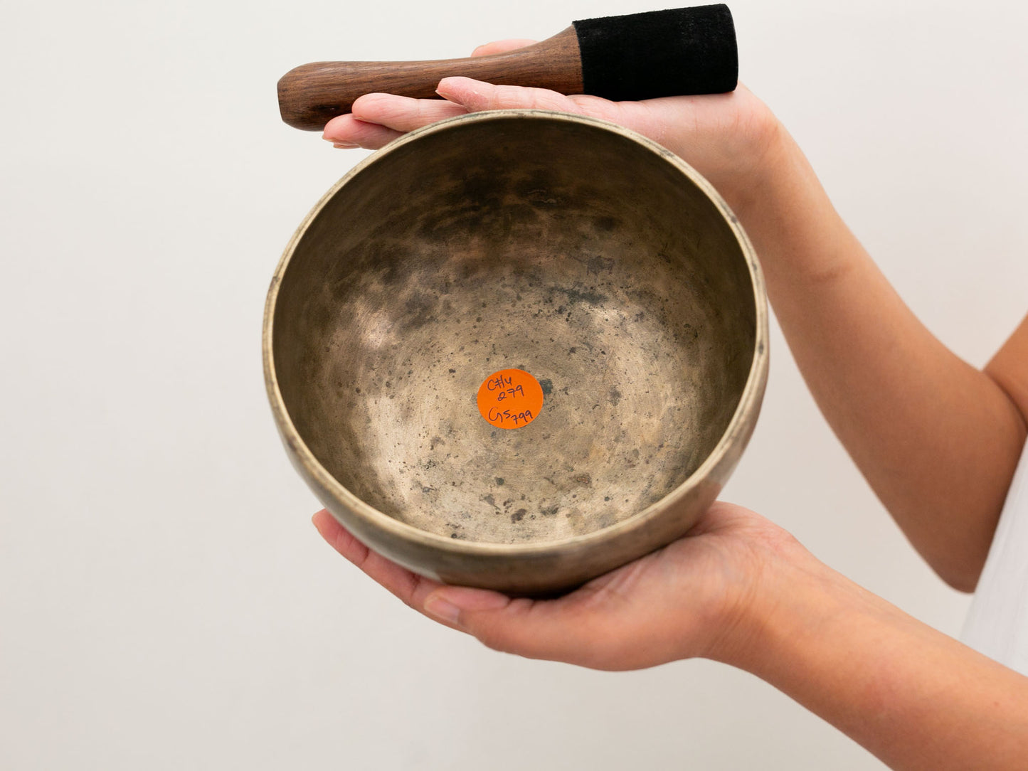 Tara Singing Bowl (thick rim) - Base Note C#4 (279 Hz)