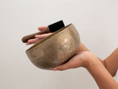 Tara Singing Bowl - Base Note D#3 (155 Hz)