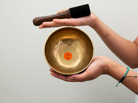 Small Hand Hammered Singing Bowl - Base note G4 (390)