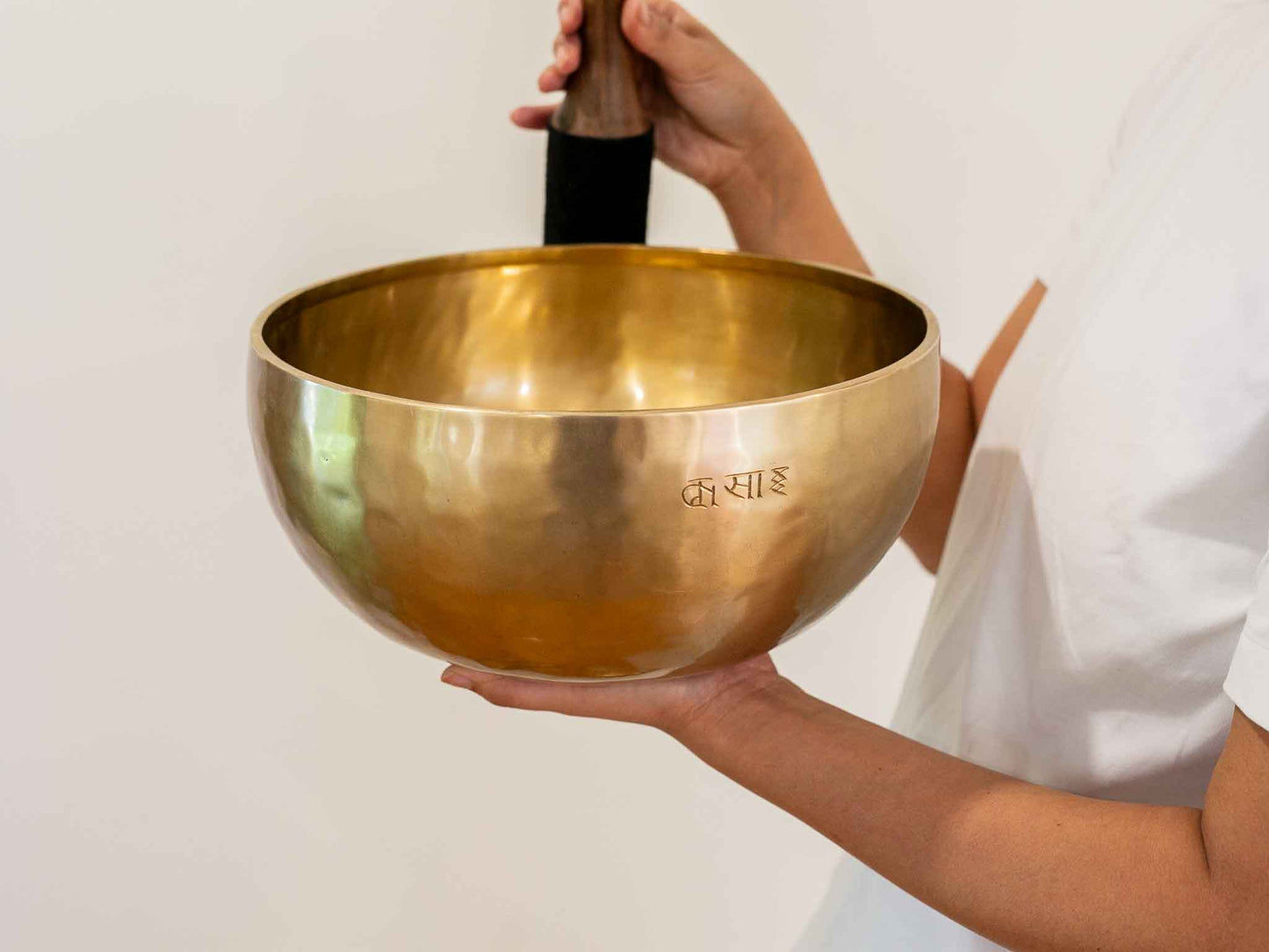 Hand Hammered Moon Singing Bowl - Base Note G#2 (105) Hz